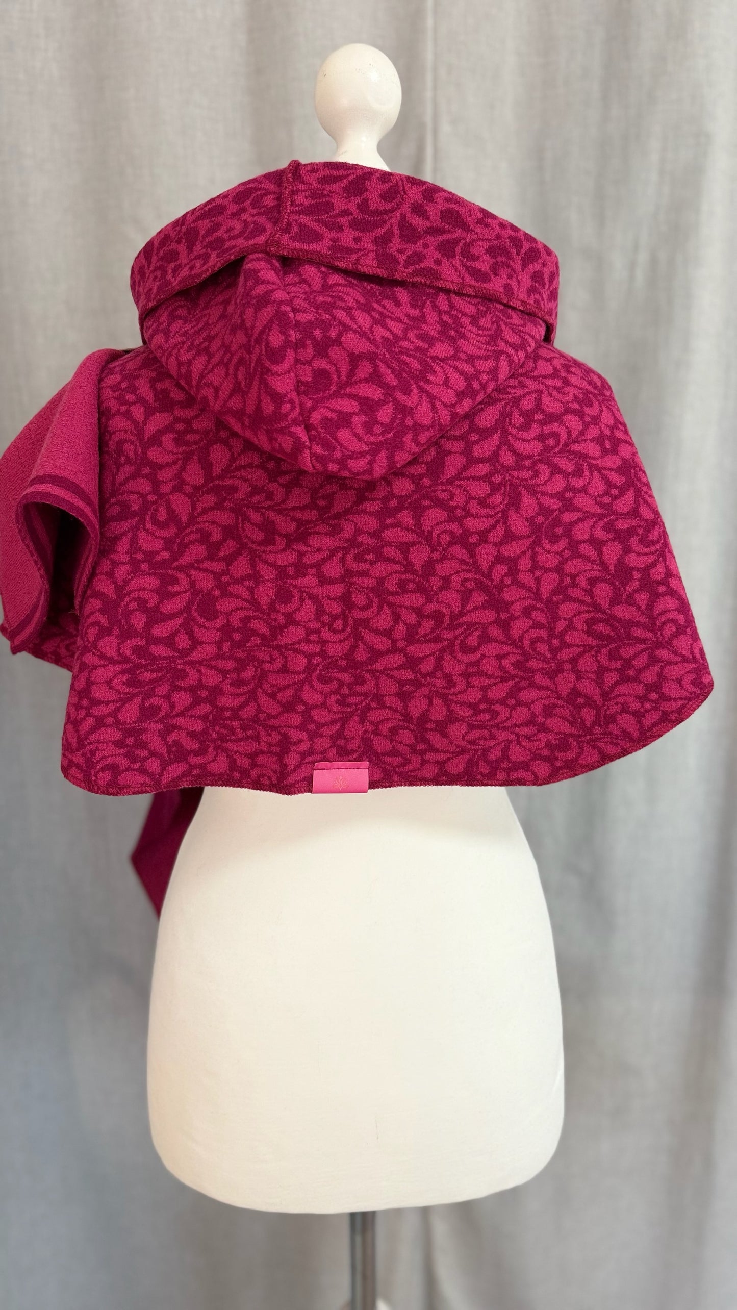 Kapuzuenschal „Hobbit“ in Brombeere/pink