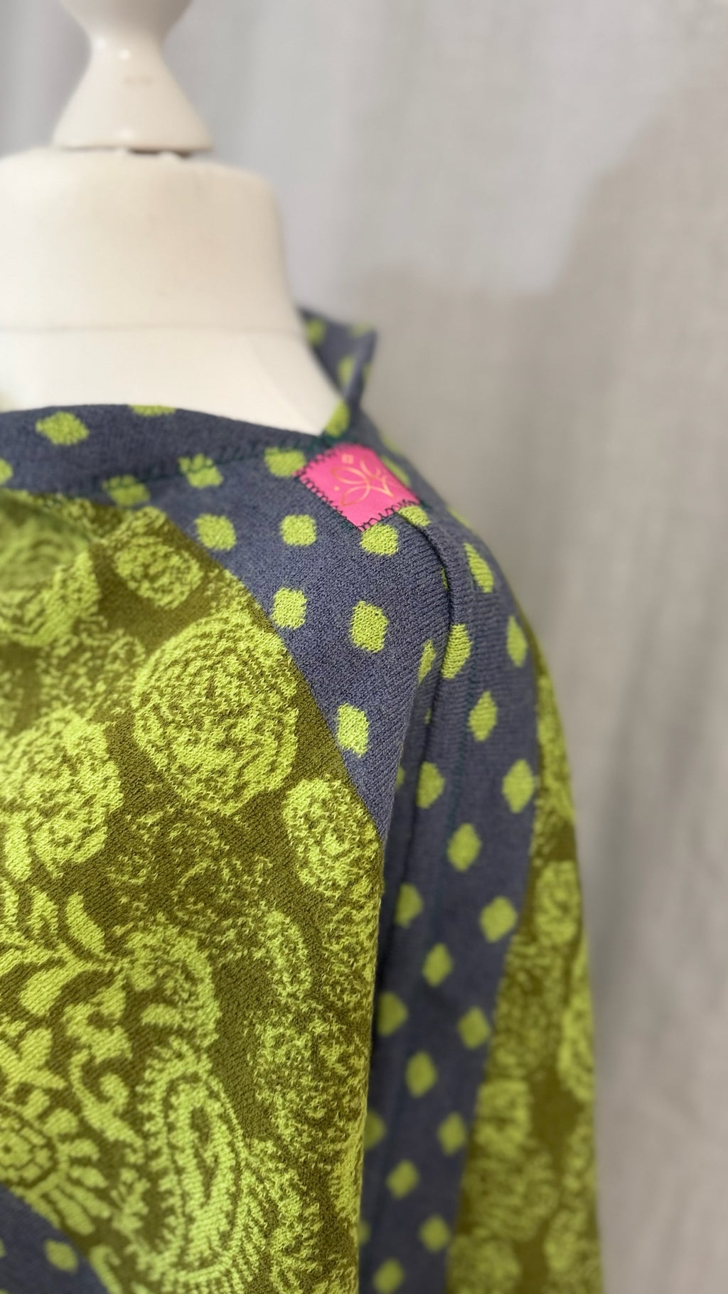 Poncho Rautenmuster hellgrün, olivgrün mit blau