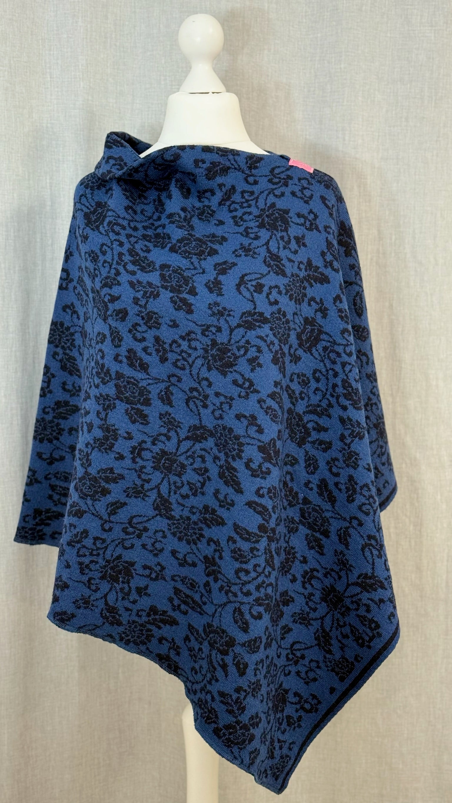 Poncho Blumenranke blau/dunkelblau