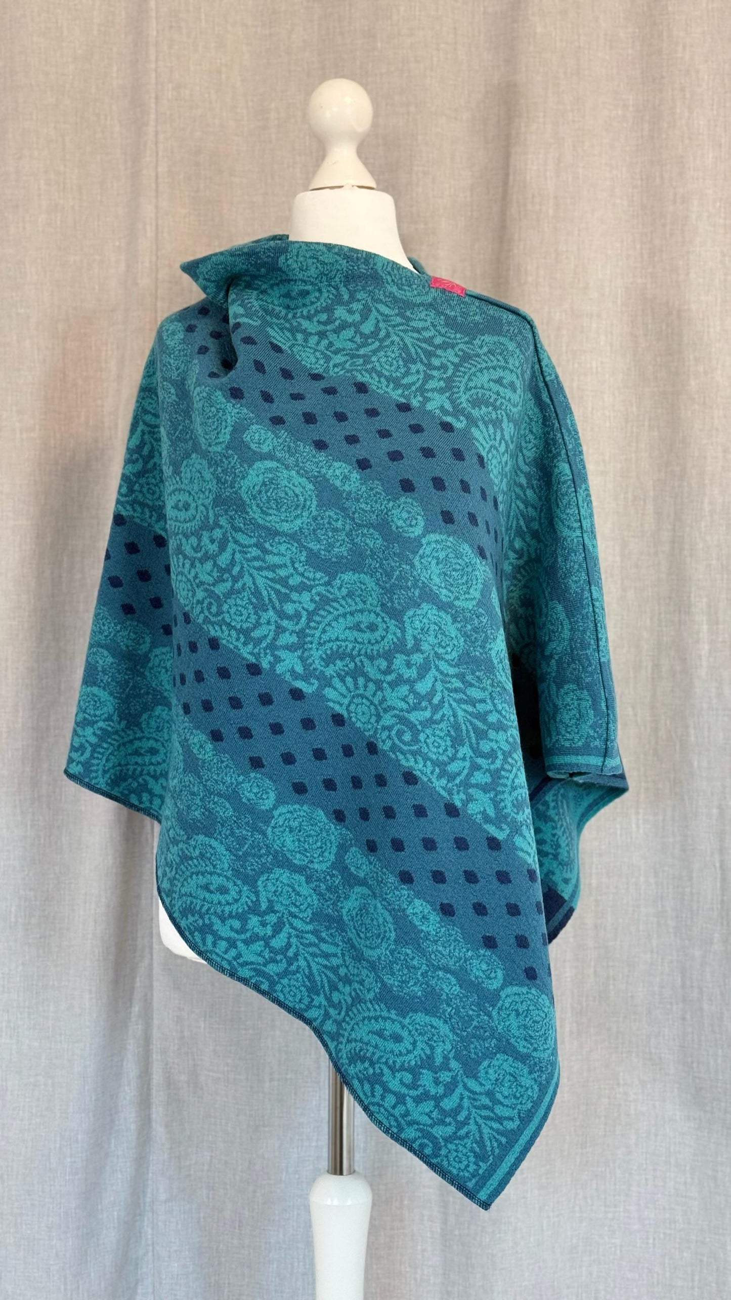 Poncho, Türkis mit hellblaublau, Rautenmuster