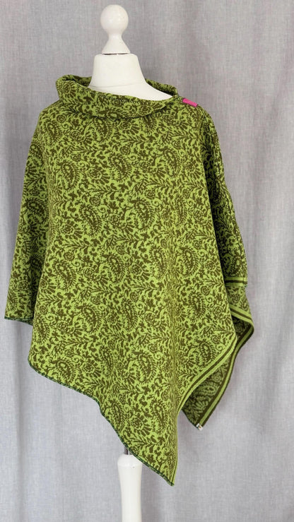 Poncho in Grün/Olive