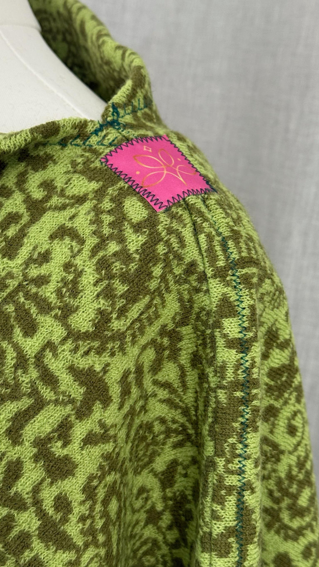 Poncho Paisleymuster in Grün/Olive