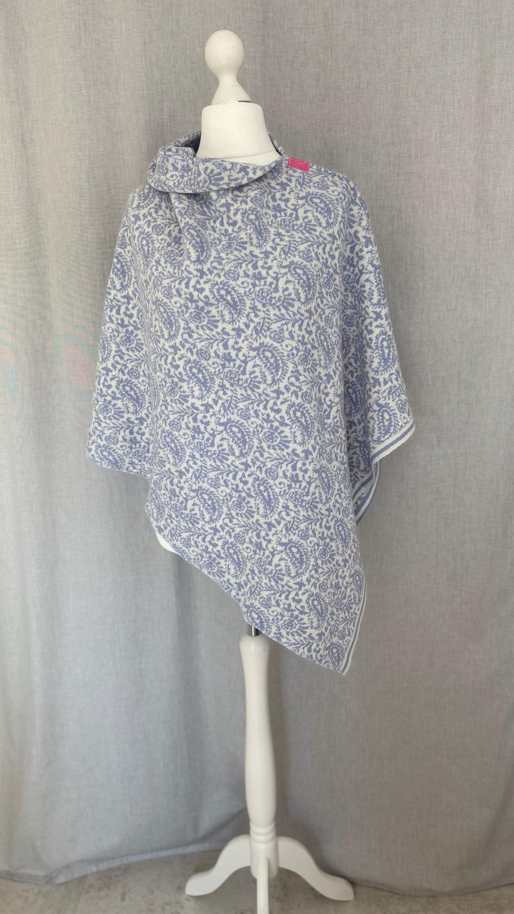 Poncho Paisleymuster beige/hellblau