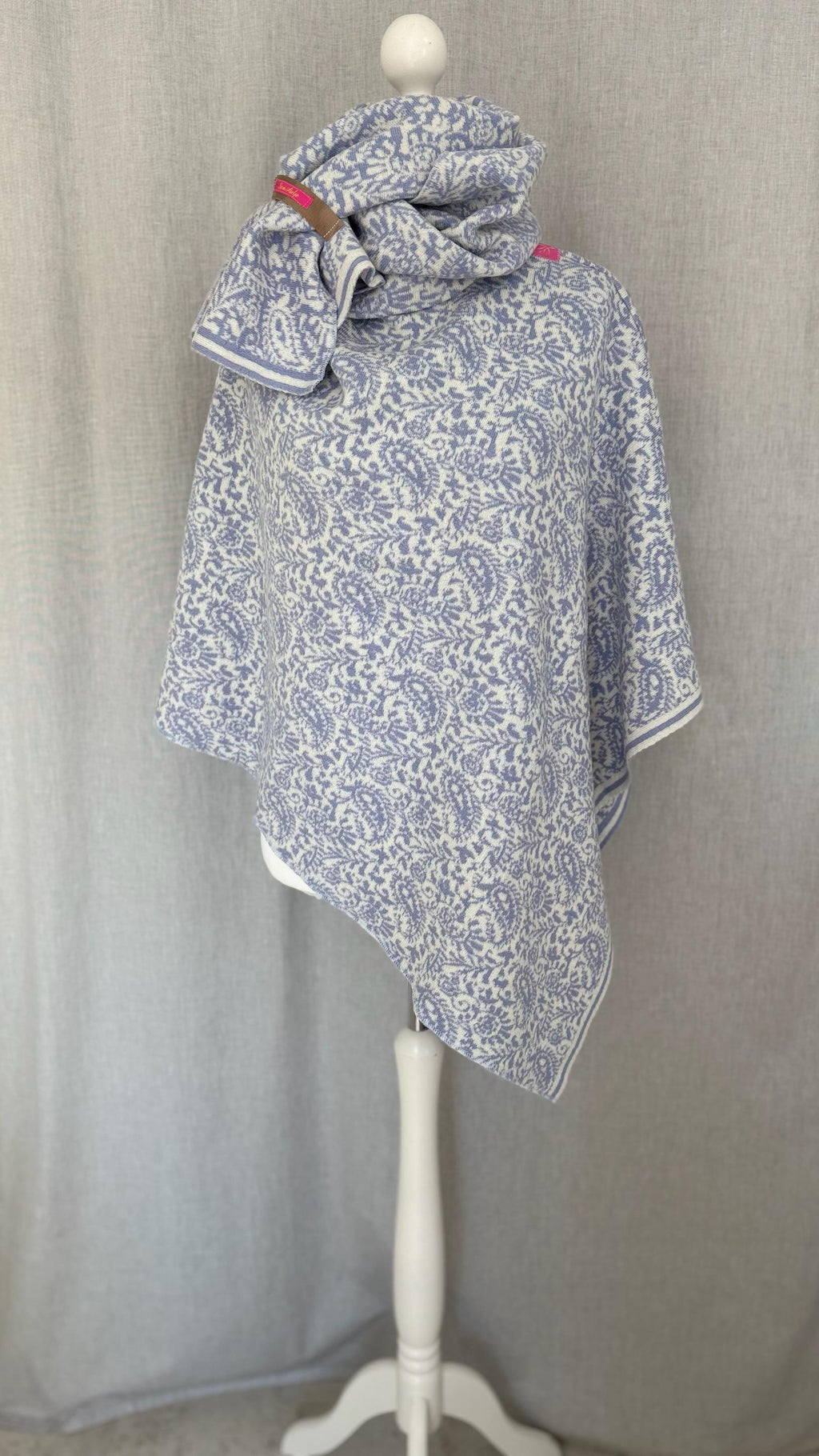 Poncho Paisleymuster beige/hellblau