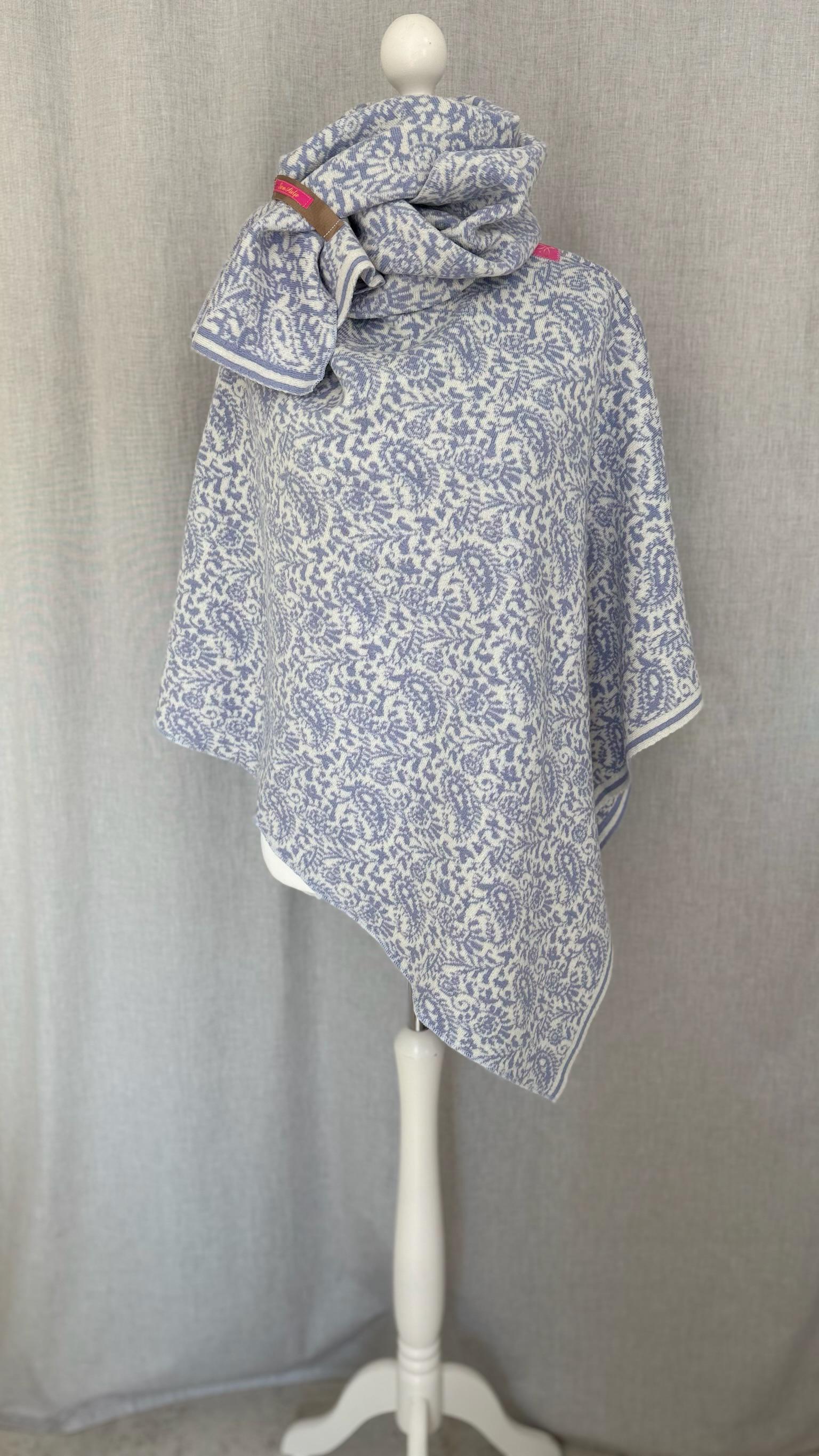 Poncho Paisleymuster beige/hellblau