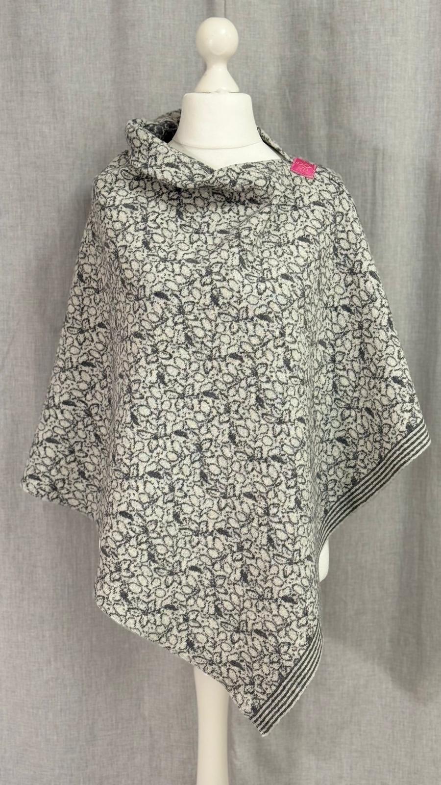 Poncho "Blume" dunklegrau