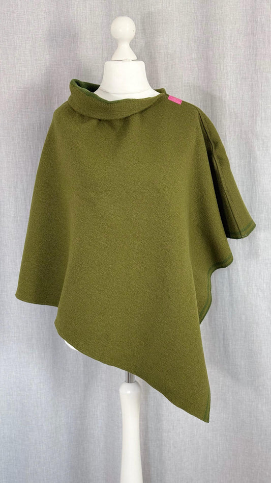 Poncho Lindgrün